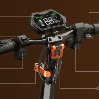 KuKirin G2 Pro (2025) su 1000 W galia ir 48 V 15 Ah baterija.