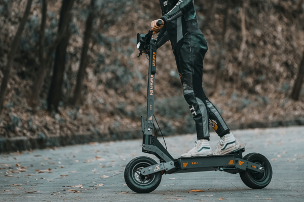 Elektrinis paspirtukas KuKirin G4 70km/h  2025 naujausias modelis